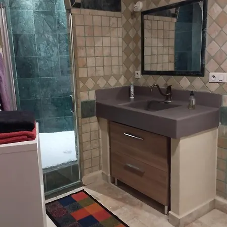 Apartament Tres Bel Cosy Et Chaleureux A Nîmes