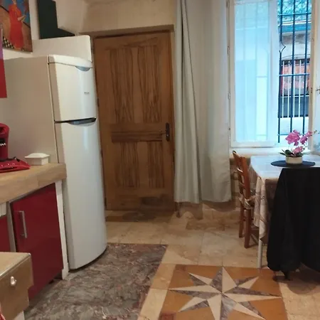 Tres Bel Cosy Et Chaleureux A 尼姆