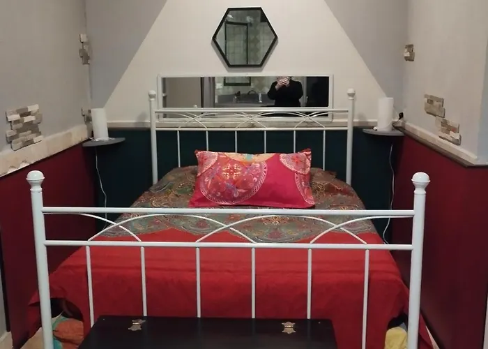 Tres Bel Cosy Et Chaleureux A Νιμ
