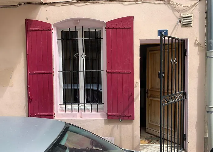 Tres Bel Cosy Et Chaleureux A Νιμ